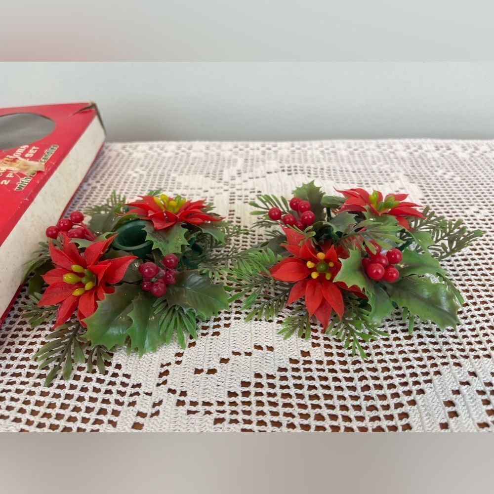 Vintage plastic poinsettias Holly Candles holders || Vintage candle holders - Picture 5 of 7